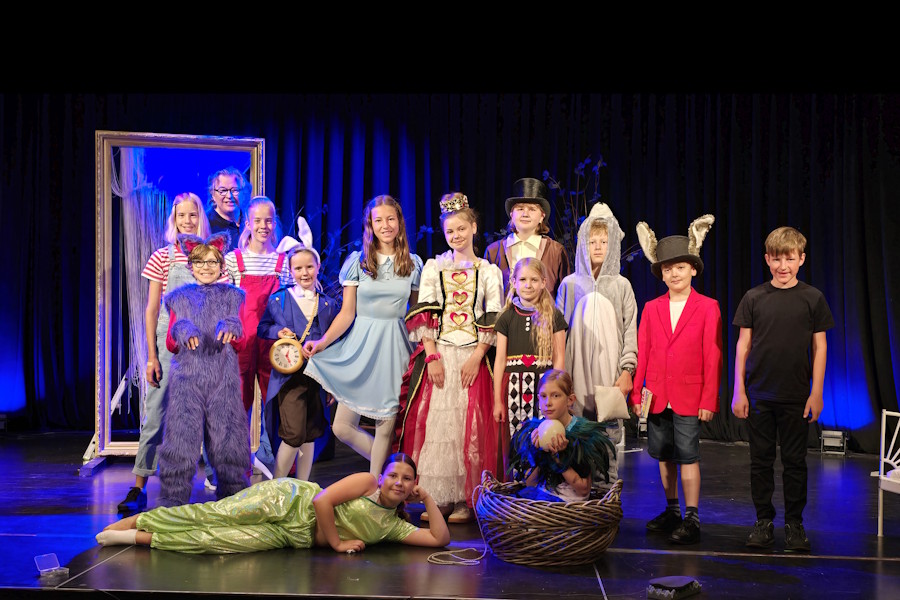 2025_Alice.im.Wunderland 15.jpg